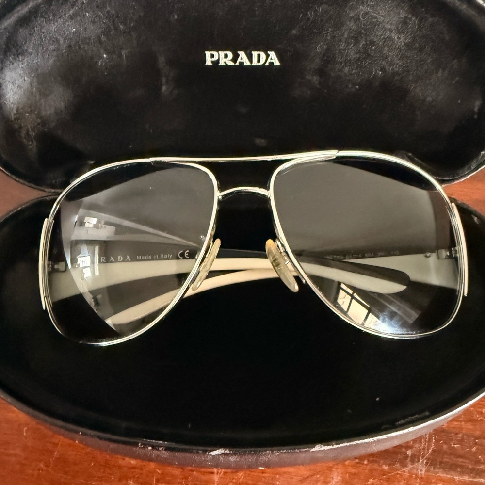 Prada SPR 75G Aviator Silver sunglasses w black and white on sides.no scratches
